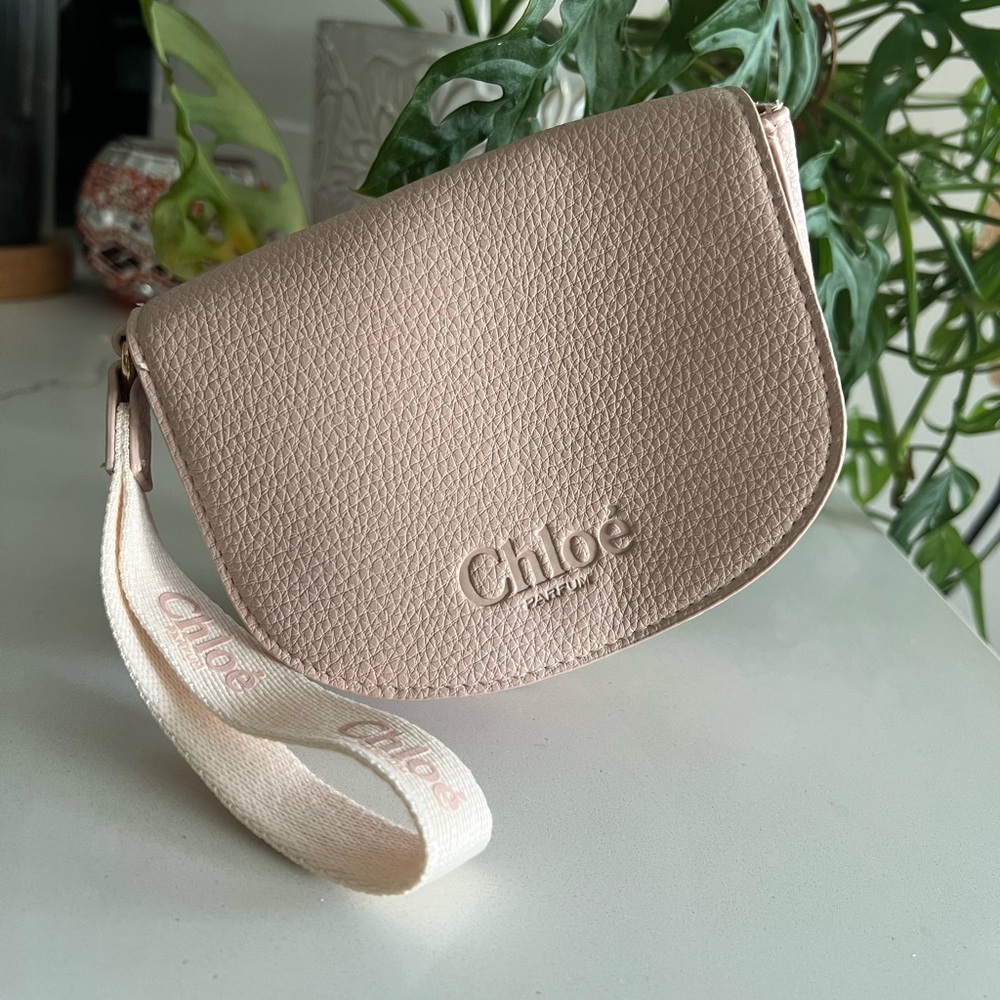 Cute little light pink wristlet bag 🌸